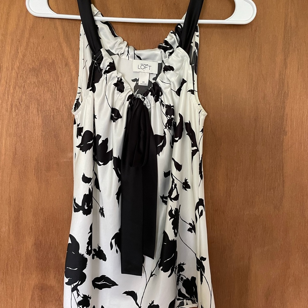 Ann Taylor LOFT satiny black and white top